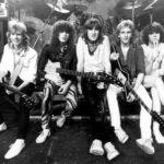 Def Leppard: Συγκεντρώνουν τις μεγαλύτερες επιτυχίες τους στην απόλυτη «Greatest Hits» συλλογή