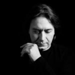 Γιάννης Κότσιρας: Μία «Συναυλία στο σκοτάδι» για καλό σκοπό