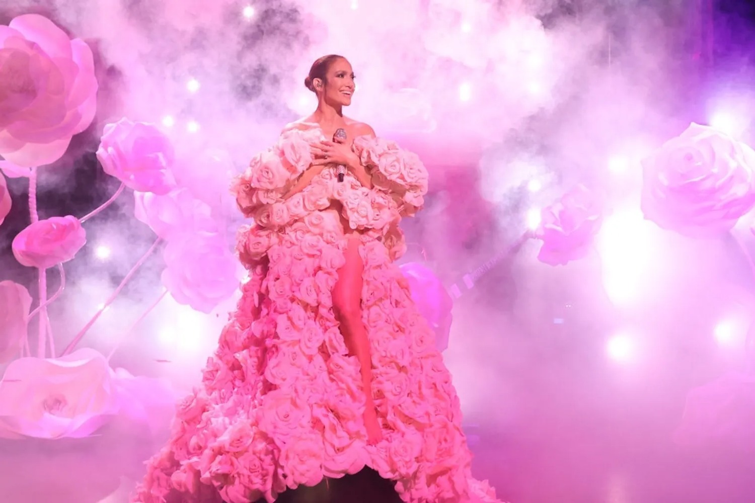 Jennifer Lopez: Αλλάζει κατεύθυνση στην περιοδεία της για να συγκεντρώσει κόσμο Jennifer Lopez: Αλλάζει κατεύθυνση στην περιοδεία της για να συγκεντρώσει κόσμο