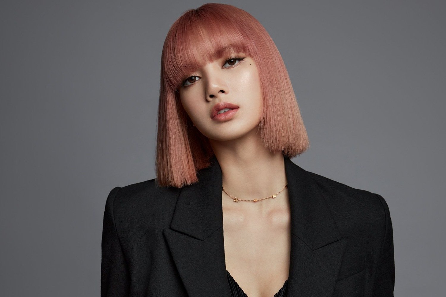 Η LISA των BLACKPINK σχεδιάζει έξυπνα γυαλιά με τη Meta εμπνευσμένα από τα κατοικίδιά της