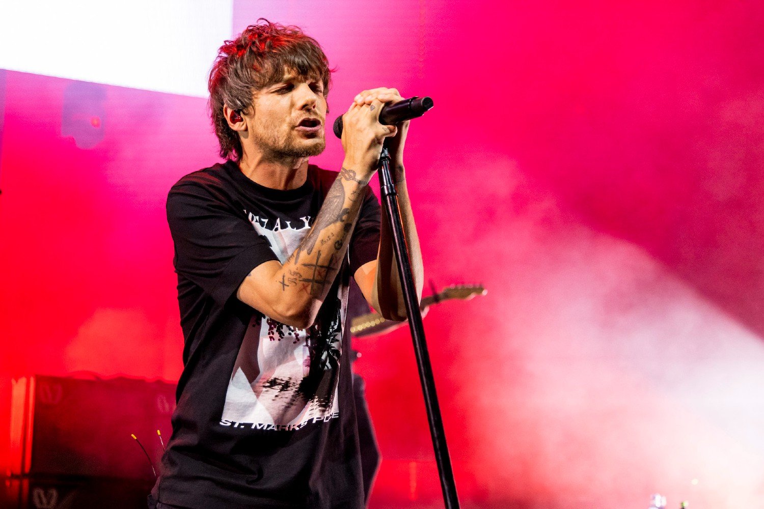 O Louis Tomlinson για τη στιγμή που οι BTS κατέρριψαν τα ρεκόρ των One Direction: «Ήταν απλώς λίγο κρίμα»