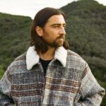 Ο Noah Kahan μοιράζεται το live album «Live From Fenway Park»