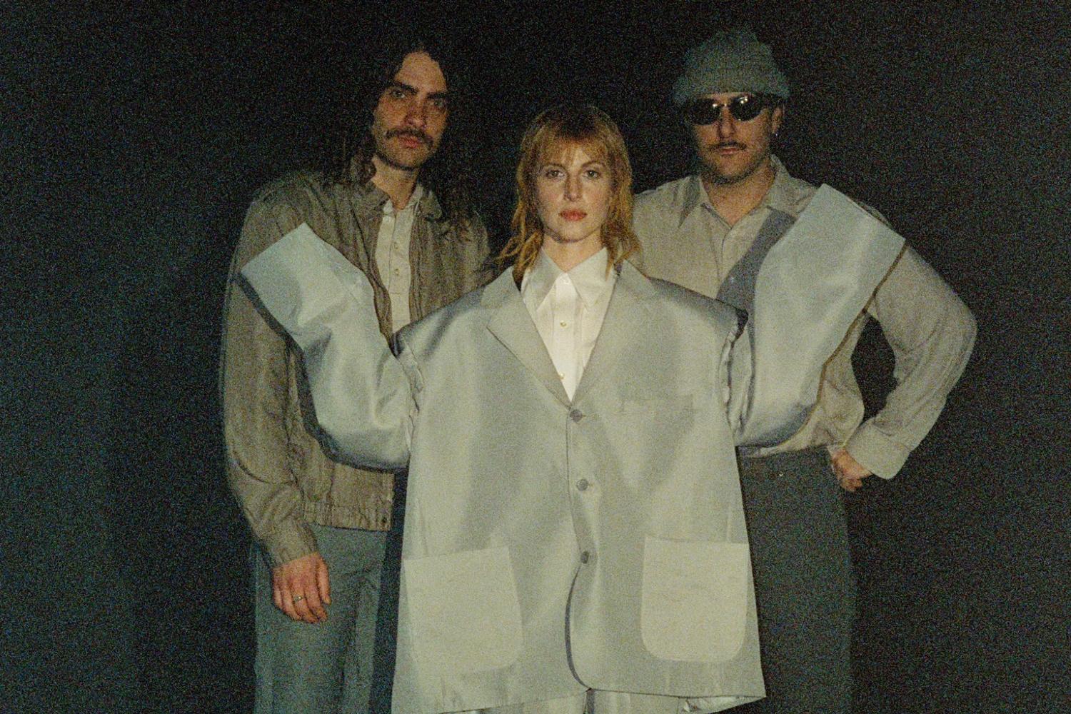 Οι Paramore διασκευάζουν το «Burning Down The House» των Talking Heads Οι Paramore διασκευάζουν το «Burning Down The House» των Talking Heads