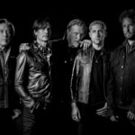 Οι Queens of the Stone Age αναζητούν τον εφηβικό έρωτα στο νέο single «Where The Goth Girls At?»