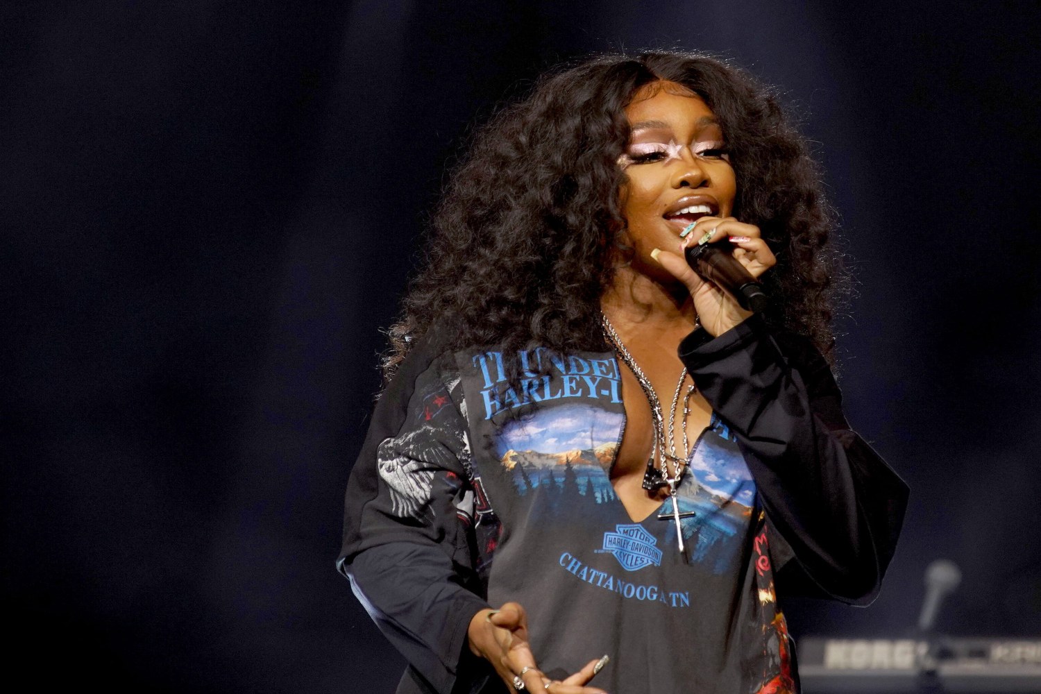 Η SZA μεταμορφώνει το «Iris» των Goo Goo Dolls σε έναν αισθησιακό R&B ύμνο που αποθεώνει τη νοσταλγία των ’90s Η SZA μεταμορφώνει το «Iris» των Goo Goo Dolls σε έναν αισθησιακό R&B ύμνο που αποθεώνει τη νοσταλγία των ’90s