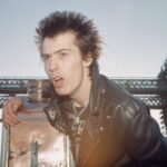 Sid Vicious: Η χαοτική ζωή και ο τραγικός θάνατος του μπασίστα των Sex Pistols
