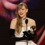 Taylor Swift: Έγραψε ιστορία στα Grammy με την τέταρτη νίκη της για το Άλμπουμ της Χρονιάς