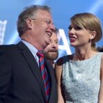 Taylor Swift: Δωρεά 1 εκατομμυρίου δολαρίων στην Αμερικανική Καρδιολογική Εταιρεία προς τιμήν του πατέρα της