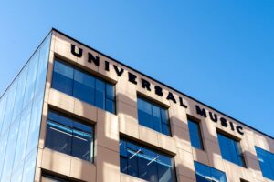 «Σκουπίδια τεχνητής νοημοσύνης»: Η Universal Music Group μηνύει την DistroKid για κατακλυσμό των υπηρεσιών streaming με πλαστό περιεχόμενο