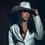Χριστίνα Σάλτη: Ξεδιπλώνει την πιο fashion πλευρά της στο video του «Πες Μου»