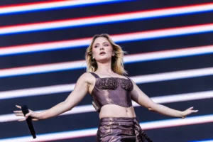 Zara Larsson: Το όνειρο του Coachella, η αφοσίωση στο «Midnight Sun» και ο σεβασμός της στον Macklemore