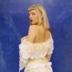 Η AURORA επανακυκλοφορεί το «Through The Eyes Of A Child» – Το τραγούδι που συγκλόνισε στο «Adolescence»