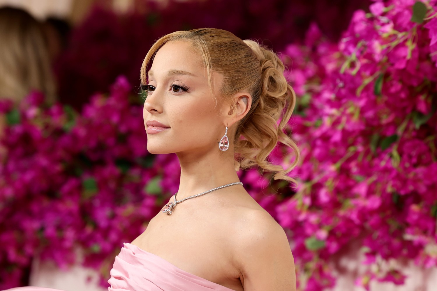 Η Ariana Grande ετοιμάζει κάτι νέο: «Είμαι ενθουσιασμένη, αλλά δεν μπορώ να το αποκαλύψω ακόμα»