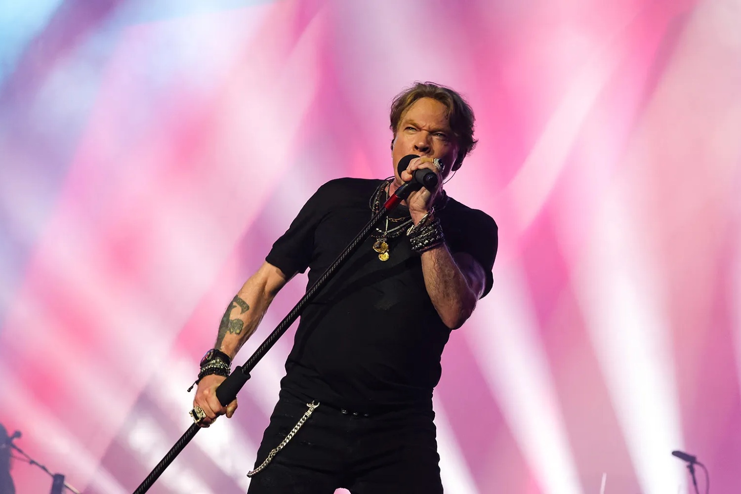 Guns N’ Roses: Τι απαντούν για την έκρηξη του Axl Rose στη σκηνή