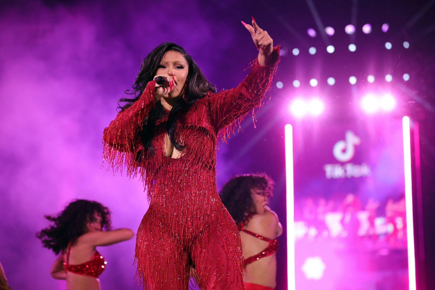 Εκτάκτως στο νοσοκομείο η Cardi B – Ακύρωσε εμφάνισή της
