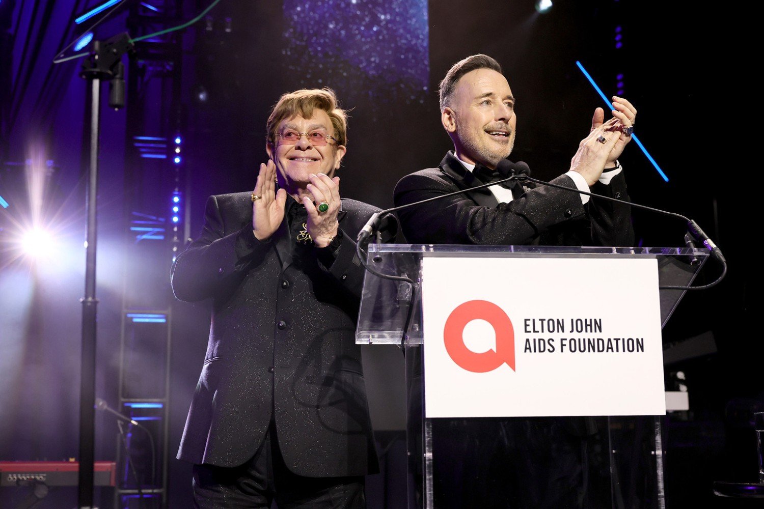 Elton John: Συγκέντρωσε το ιστορικό ποσό των 10,6 εκατ. δολαρίων για τη μάχη κατά του AIDS στο 34ο ετήσιο πάρτι του για τα Όσκαρ
