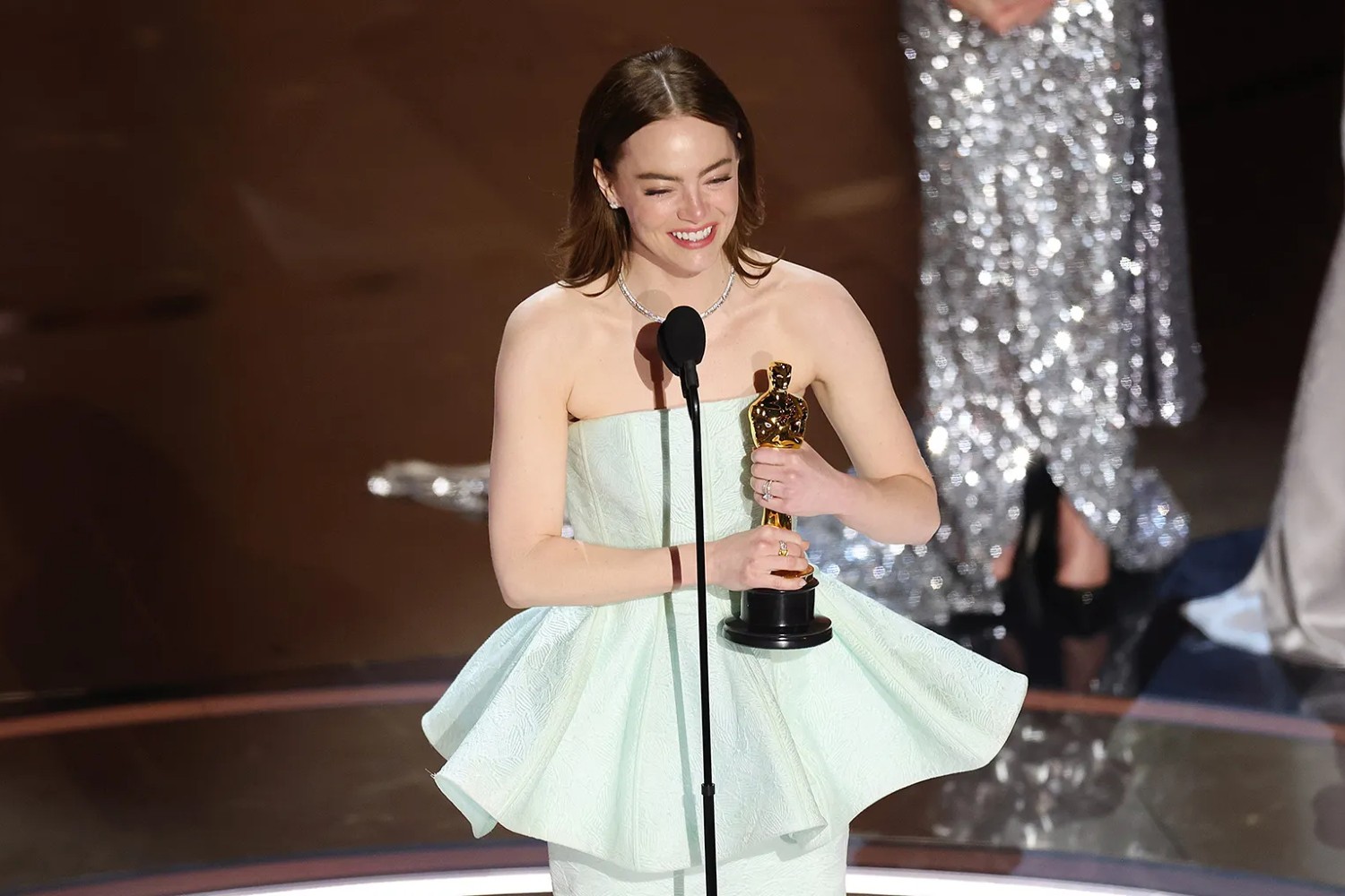 Η Emma Stone κέρδισε το Όσκαρ του Α’ Γυναικείου Ρόλου και έκανε αναφορά στην Taylor Swift