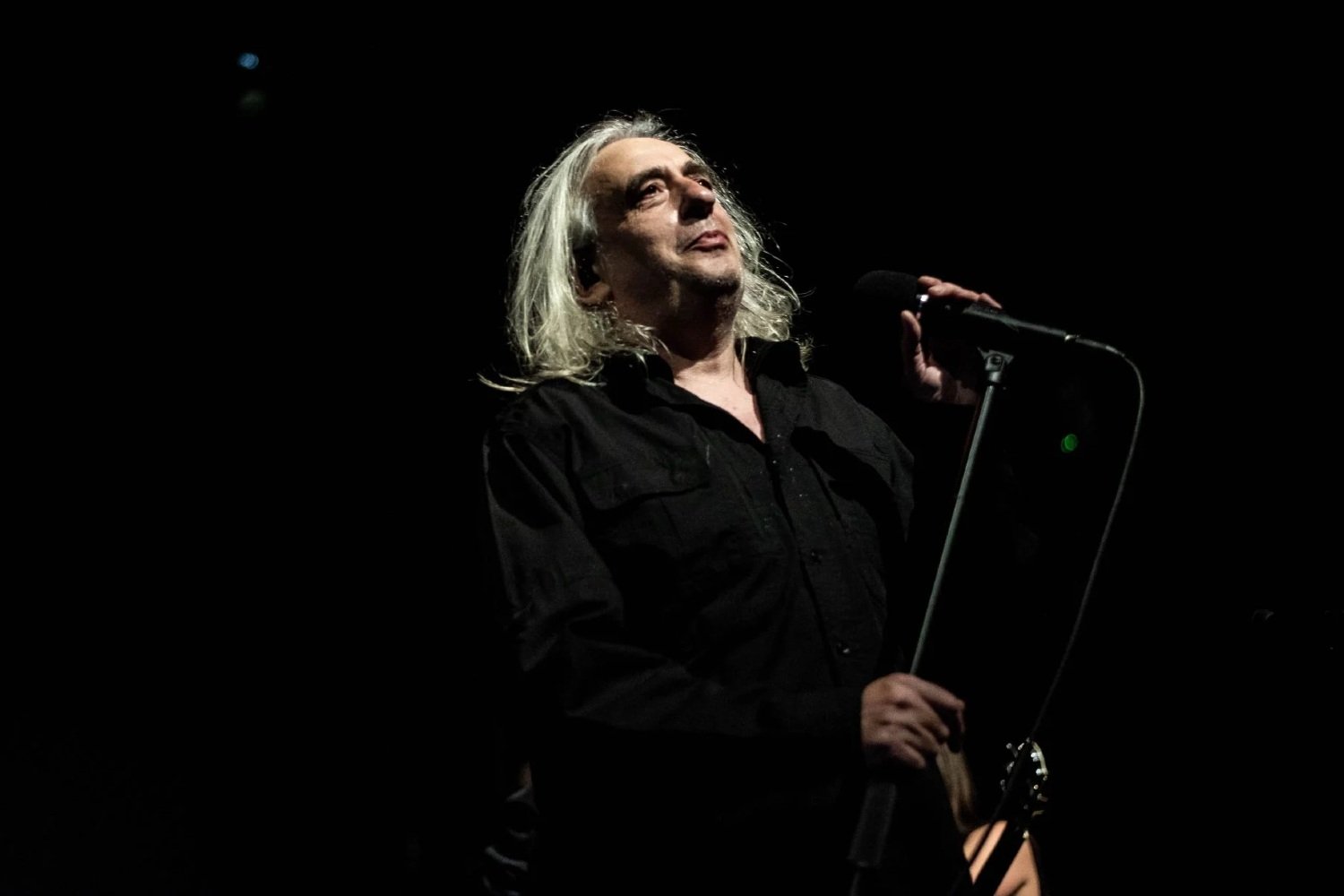 «Ο Μπετόβεν κοιτά την Κουκουβάγια»: Στέφανος Θωμόπουλος, Γιάννης Αγγελάκας και Νίκος Γιούσεφ σε μια μουσική τελετουργία στο φως του Φιλοπάππου