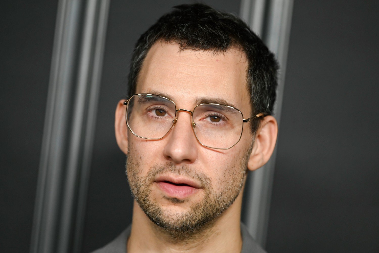 Ο Jack Antonoff εναντίον της τεχνητής νοημοσύνης: «Άθεες πόρνες» όσοι χρησιμοποιούν την τεχνολογία για να φτιάξουν τέχνη