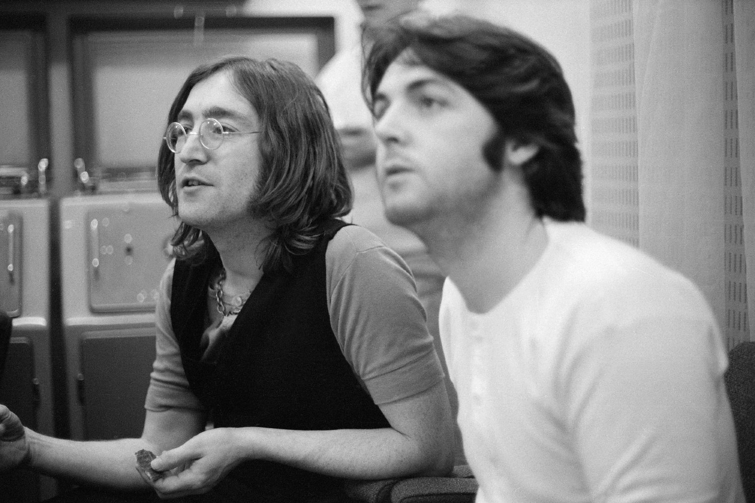 Paul McCartney: «Ακόμα συνομιλώ με τον John Lennon όταν γράφω μουσική» Paul McCartney: «Ακόμα συνομιλώ με τον John Lennon όταν γράφω μουσική»