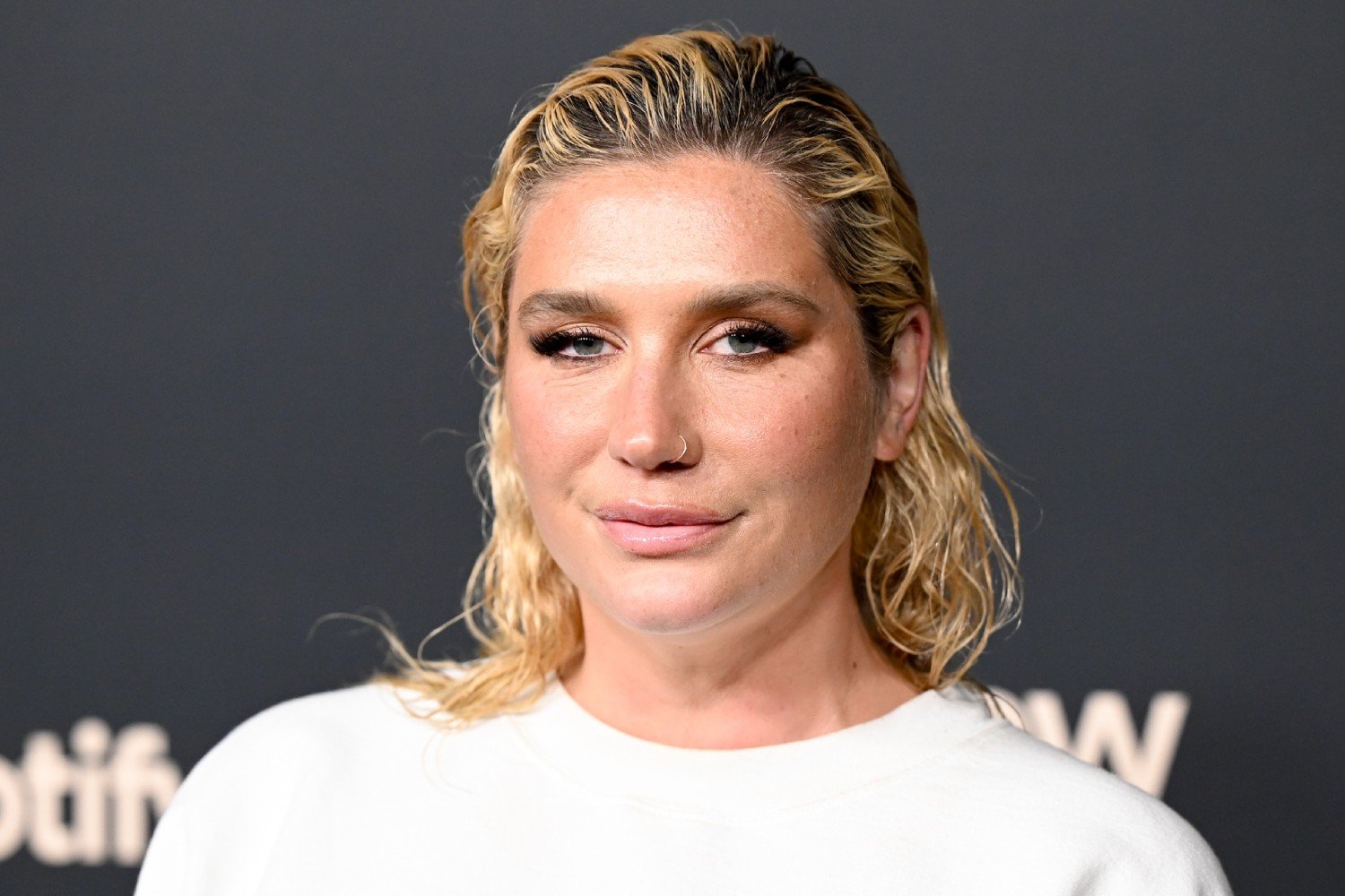 Η Kesha «αισθάνεται ελεύθερη» αφού ξόδεψε «εκατομμύρια δολάρια» στη δικαστική διαμάχη με τον Dr. Luke