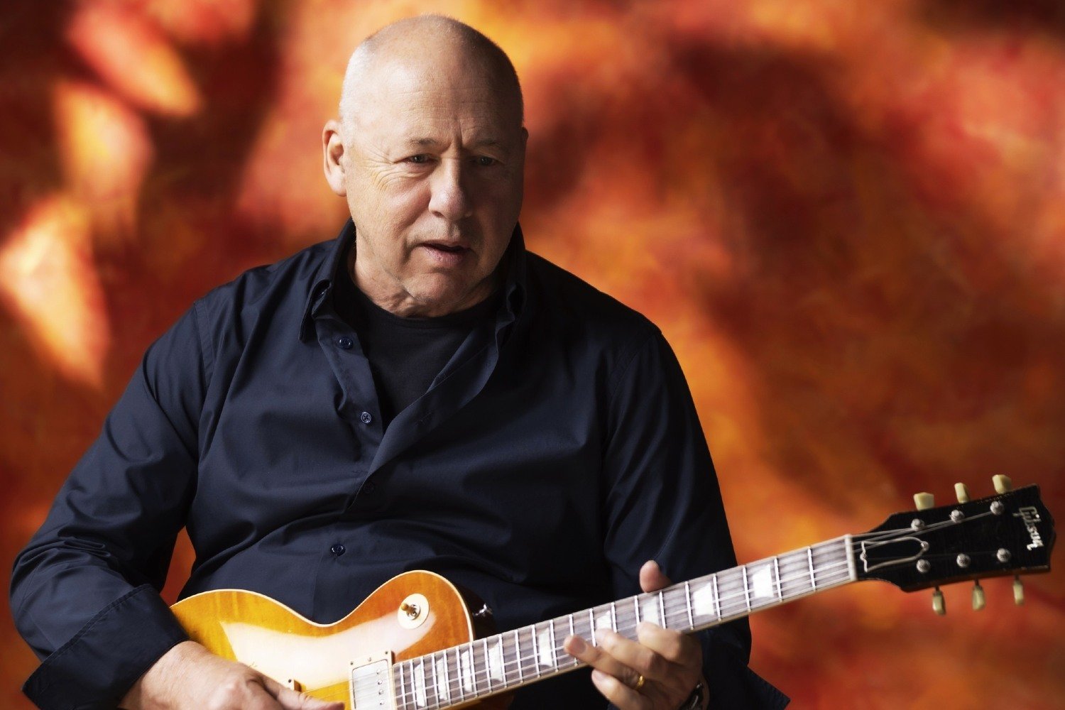 Mark Knopfler: Το «Going Home» κυκλοφορεί ξανά με τη συμμετοχή 60 θρυλικών μουσικών