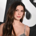 Η Millie Bobby Brown ξέρει πού βρίσκεται η Taylor Swift κάθε στιγμή