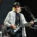 Ο Neil Young κυκλοφόρησε αθόρυβα και δωρεάν μία καταιγιστική συναυλιακή ταινία