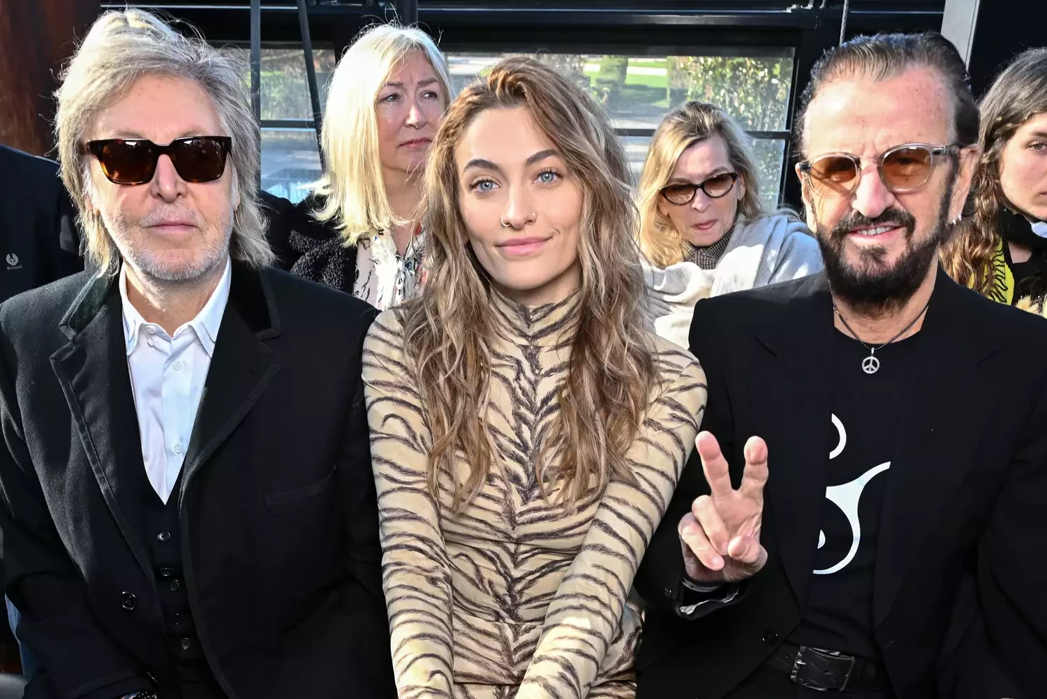 Η κόρη του Michael Jackson ανάμεσα στον Paul McCartney και τον Ringo Starr