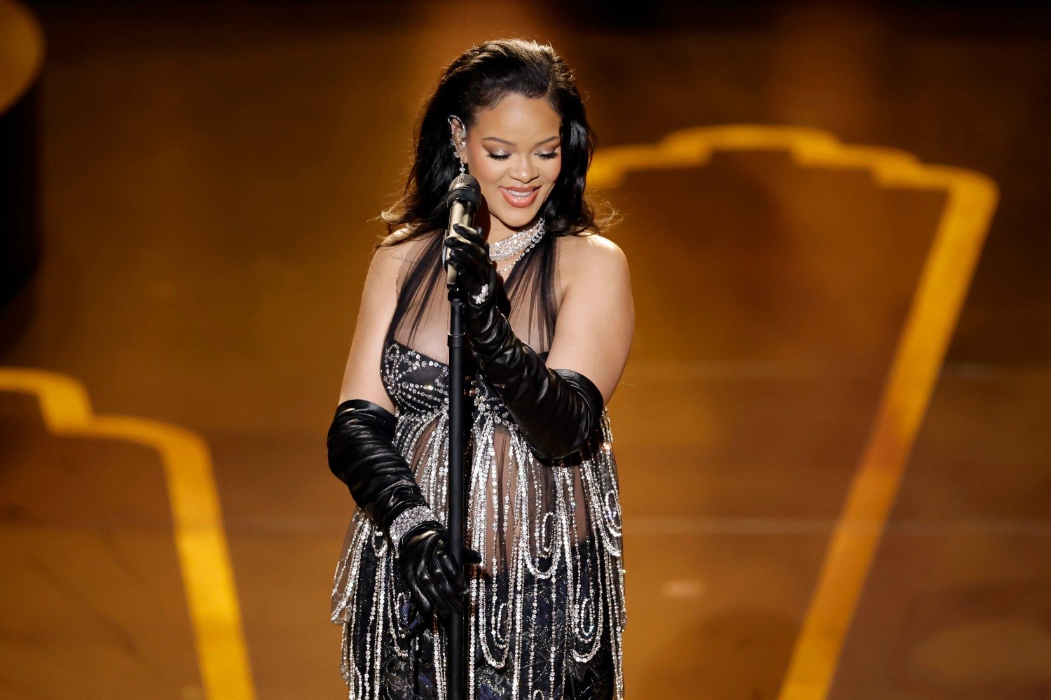 Η Rihanna στην Ινδία – Τραγούδησε στον γάμο του γιου δισεκατομμυριούχου επιχειρηματία Η Rihanna στην Ινδία – Τραγούδησε στον γάμο του γιου δισεκατομμυριούχου επιχειρηματία