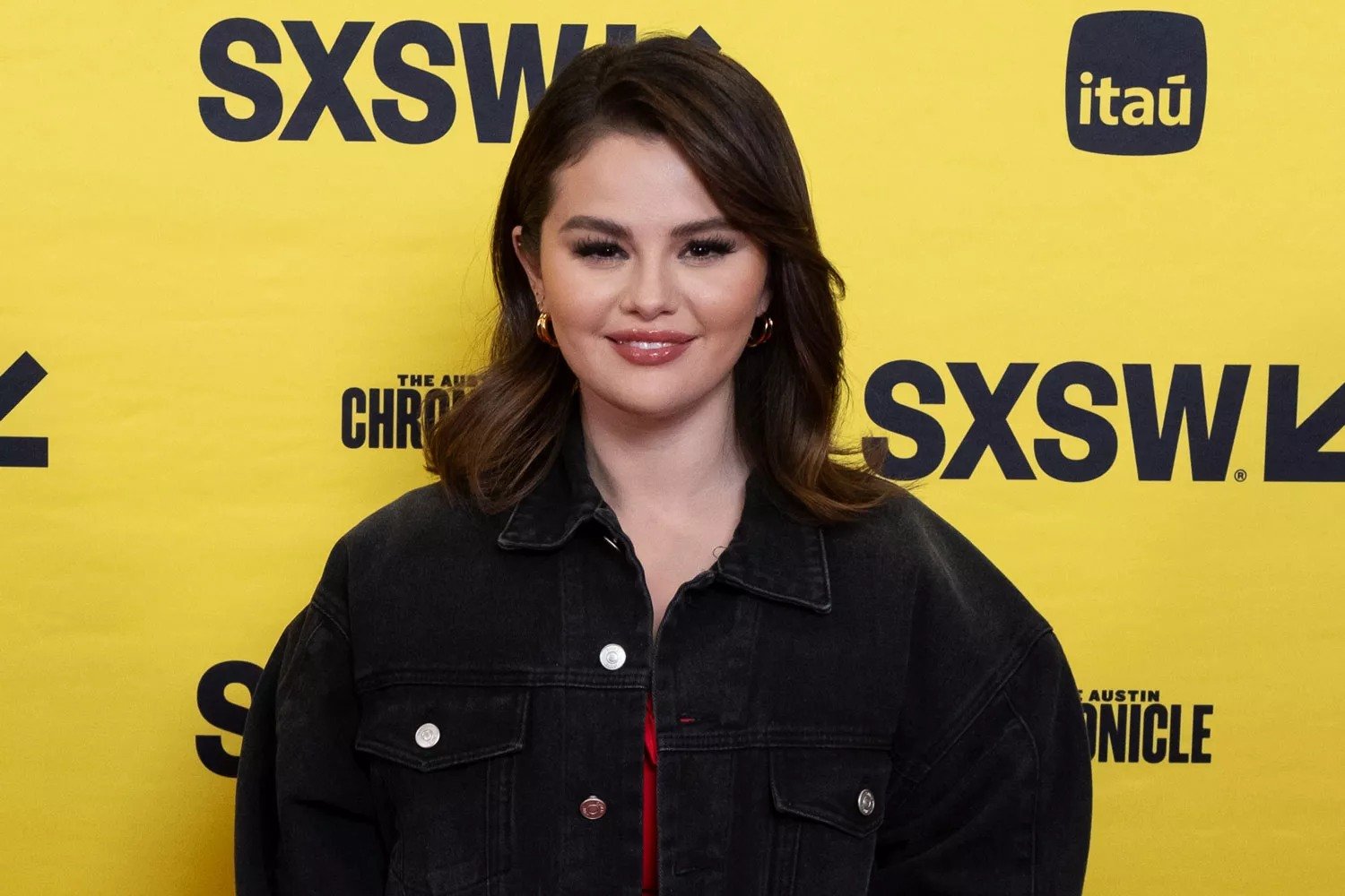 Η Selena Gomez μοίρασε τρόφιμα στους πυρόπληκτους του Λος Άντζελες