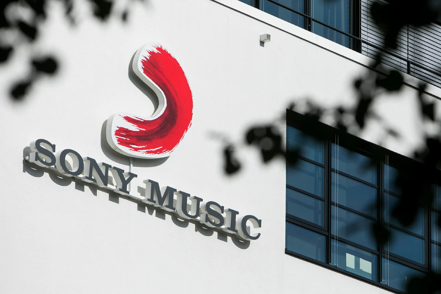 Ράπερ του TikTok καλείται να πληρώσει στη Sony Music πάνω από 800.000 δολάρια ως αποζημίωση για ένα τραγούδι