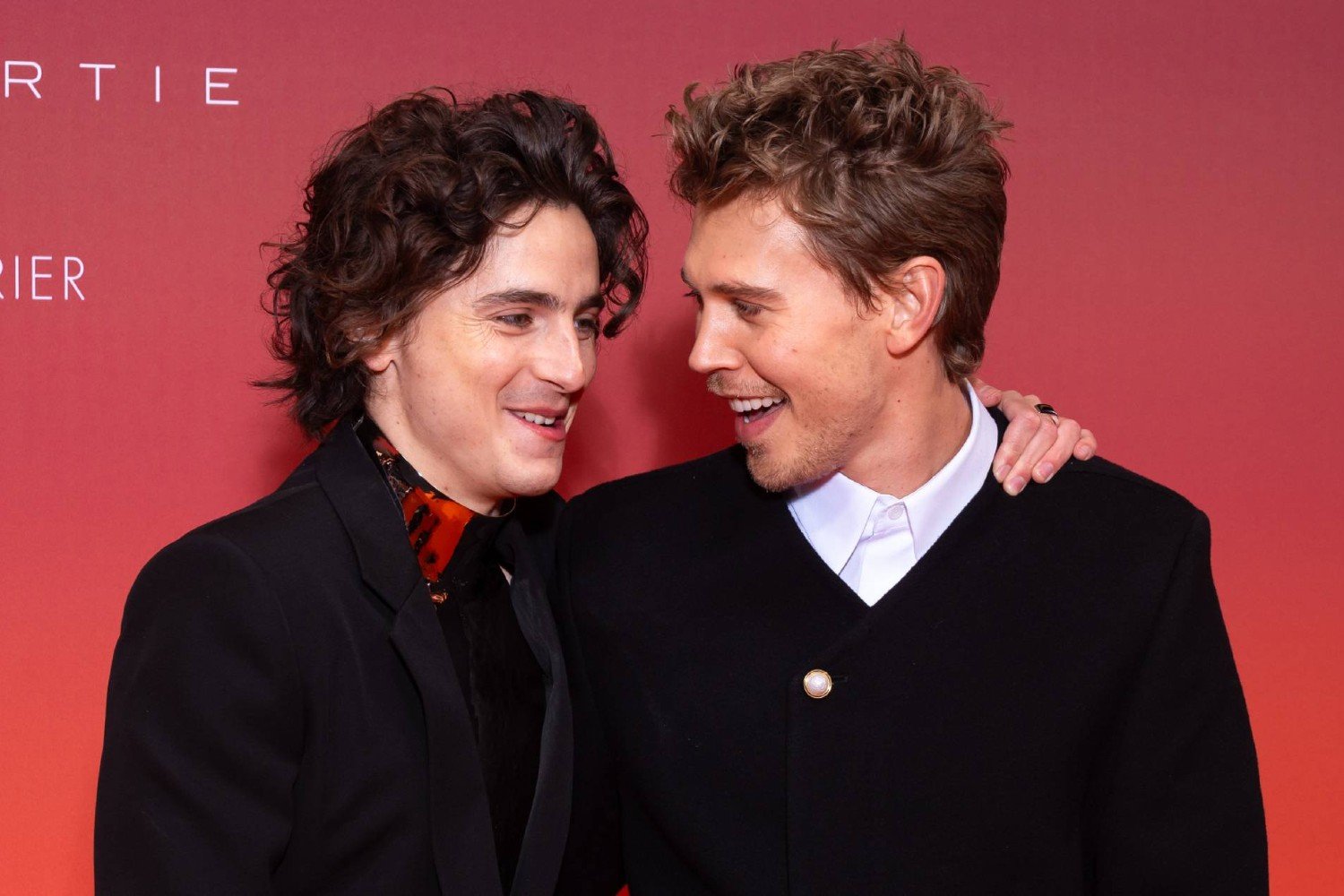 Ο Timothée Chalamet θέλει ο Austin Butler να παίξει τον Elvis Presley στη βιογραφική ταινία του Bob Dylan