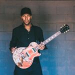 Tom Morello: Η τελευταία επιθυμία της μητέρας του γίνεται ένα κίνημα αλληλεγγύης