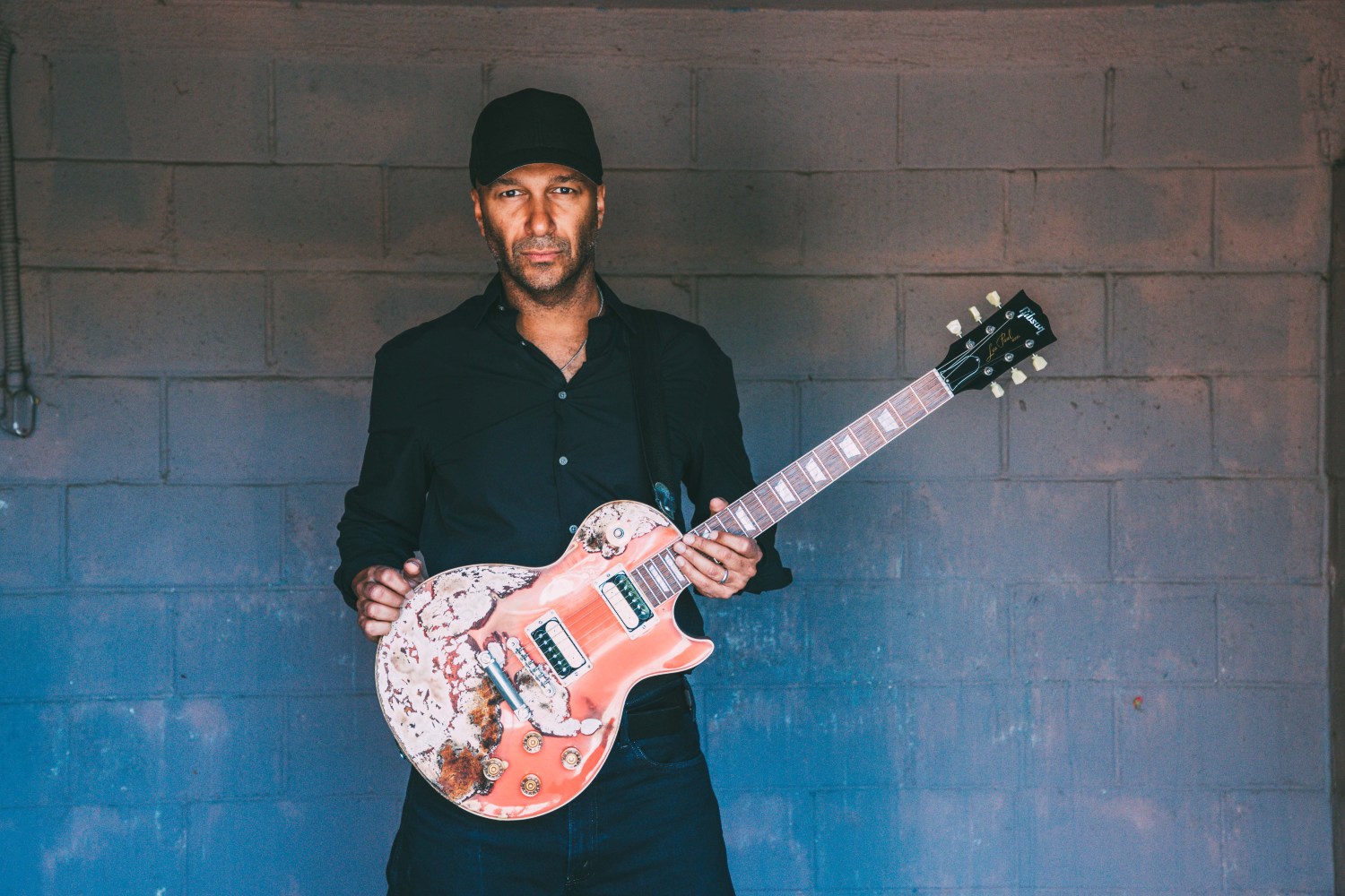 Tom Morello: Η τελευταία επιθυμία της μητέρας του γίνεται ένα κίνημα αλληλεγγύης