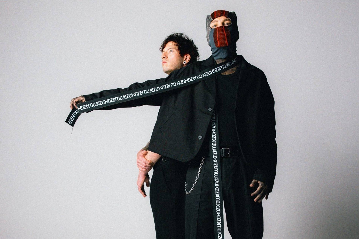 «The Contract»: Οι Twenty One Pilots σπάνε κάθε μουσικό κανόνα με το πιο απρόβλεπτο τραγούδι τους