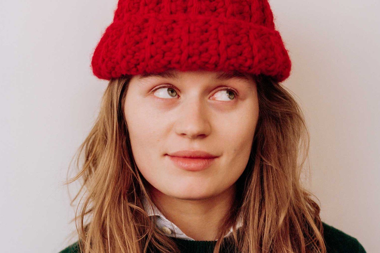 girl in red: Μία σουρεαλιστική ματιά στις ερωτικές σχέσεις με το νέο single «Too Much»