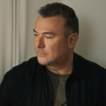 Αντώνης Ρέμος: Ύμνος στην ελευθερία της αγάπης με το video του «Ρωτάνε»