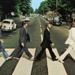 Beatles: Γιατί ο Paul McCartney είναι ξυπόλητος στο εξώφυλλο του «Abbey Road»;