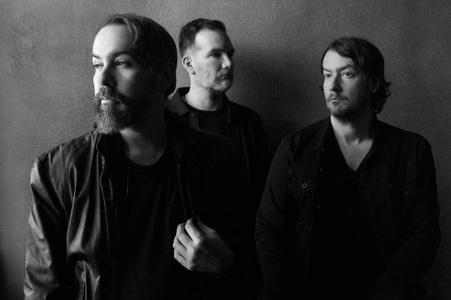 Οι Cigarettes After Sex ζωντανεύουν τους χαμένους έρωτες στο «Dark Vacay»