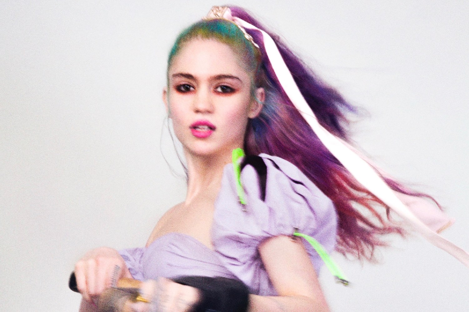 Η Grimes και η Charli xcx ηχογράφησαν μαζί ένα ακυκλοφόρητο τραγούδι – Αλλά δεν το θυμούνται