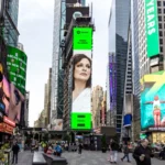 Η Χάρις Αλεξίου στα billboards της Times Square στη Νέα Υόρκη