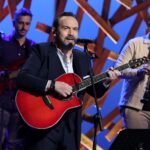 «Σάββατο με φίλους!»: Αυλαία με καλεσμένο τον Κώστα Μακεδόνα