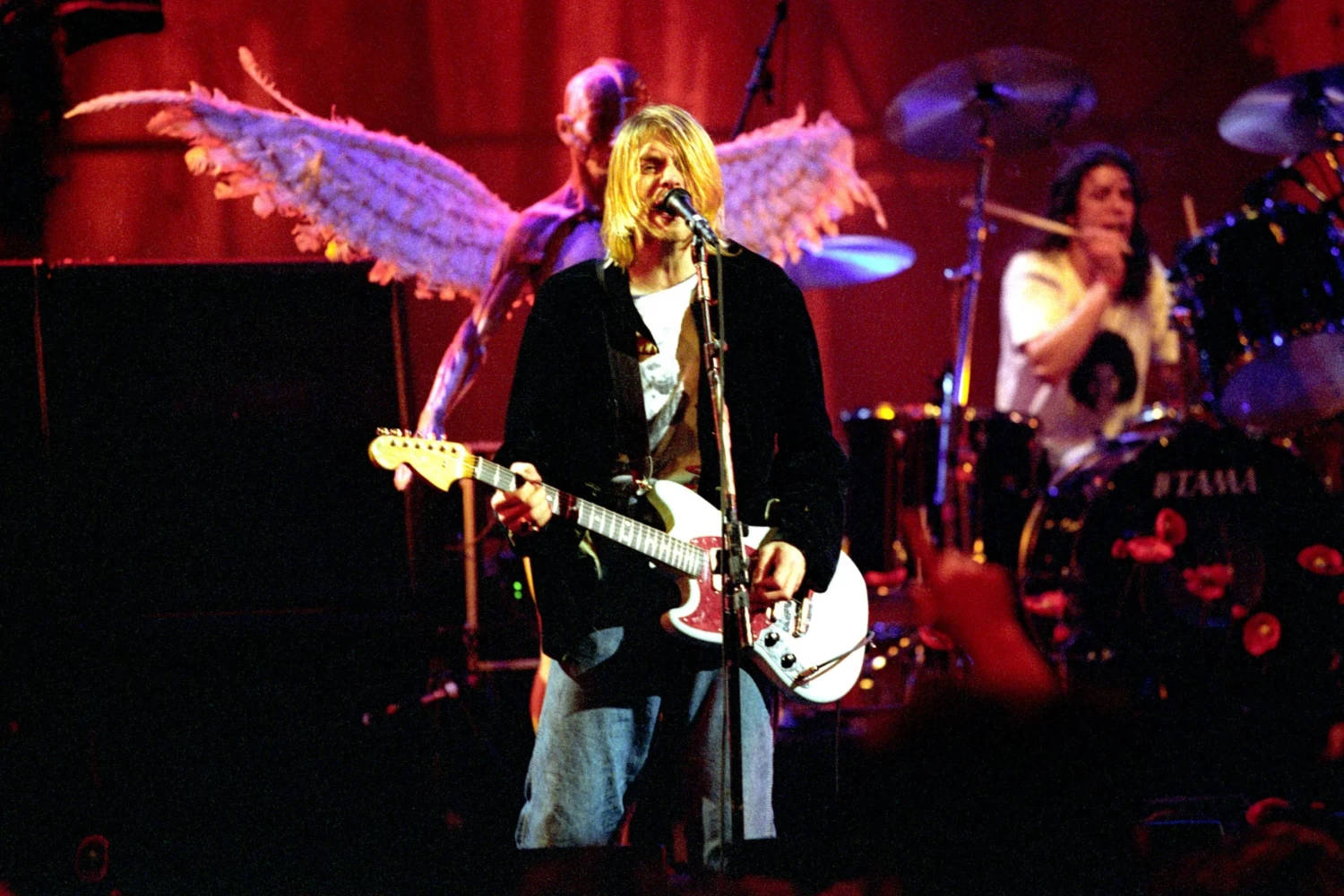 Σε δημοπρασία η κιθάρα του Kurt Cobain από το «Smells Like Teen Spirit» και τα ντραμς του Ringo Starr από το «The Ed Sullivan Show»