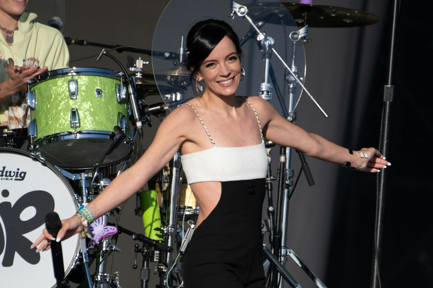 Η Lily Allen εξοργίστηκε από τα «δειλά» αφιερώματα στη Sinéad O’Connor