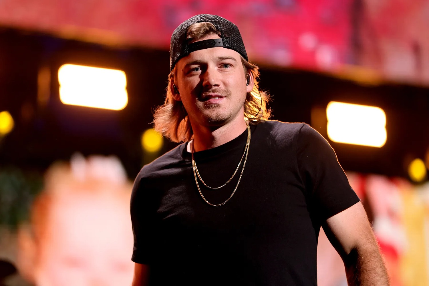 Morgan Wallen: Υπερασπίζεται την Taylor Swift μετά τις αποδοκιμασίες σε συναυλία του