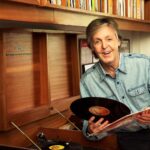 Paul McCartney: Ξετυλίγει τον μίτο του νέου άλμπουμ «The Boys Of Dungeon Lane» μέσα από άγνωστες ιστορίες των Beatles