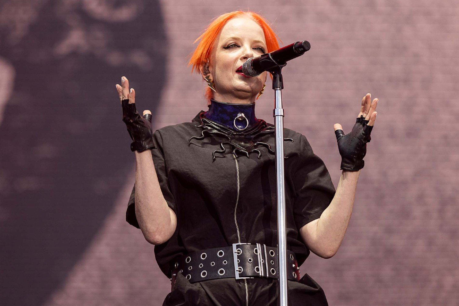 Η Shirley Manson των Garbage εκπέμπει «SOS» για τη ζούγκλα των Μάγια – Μια κραυγή από τα έγκατα της γης