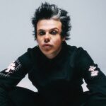 Ο YUNGBLUD ενώνει δυνάμεις με τη War Child για να αλλάξει ζωές – Πώς το Bludfest γίνεται όχημα αλλαγής