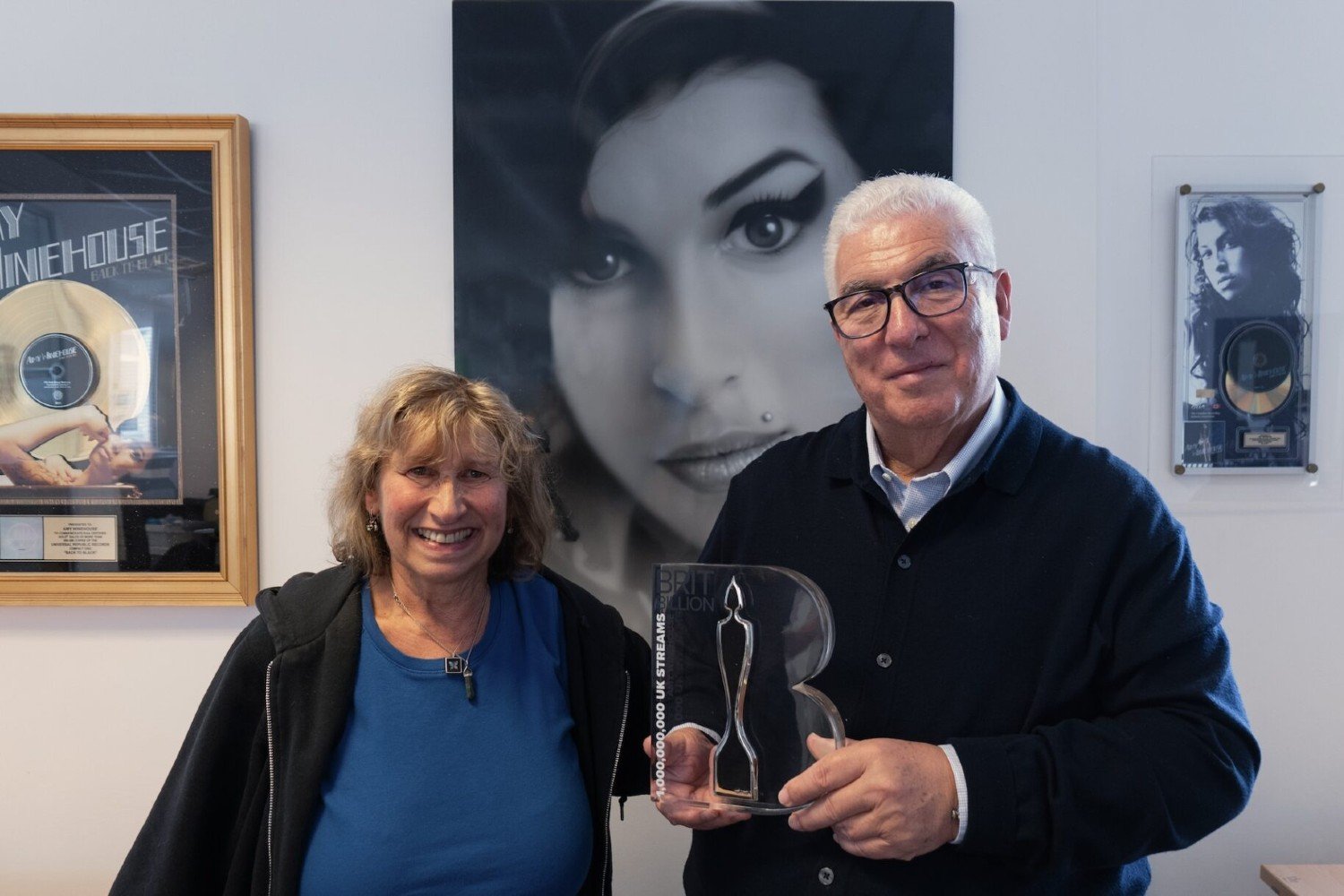 Η Amy Winehouse βραβεύθηκε μετά θάνατον με το BRIT Billion Award